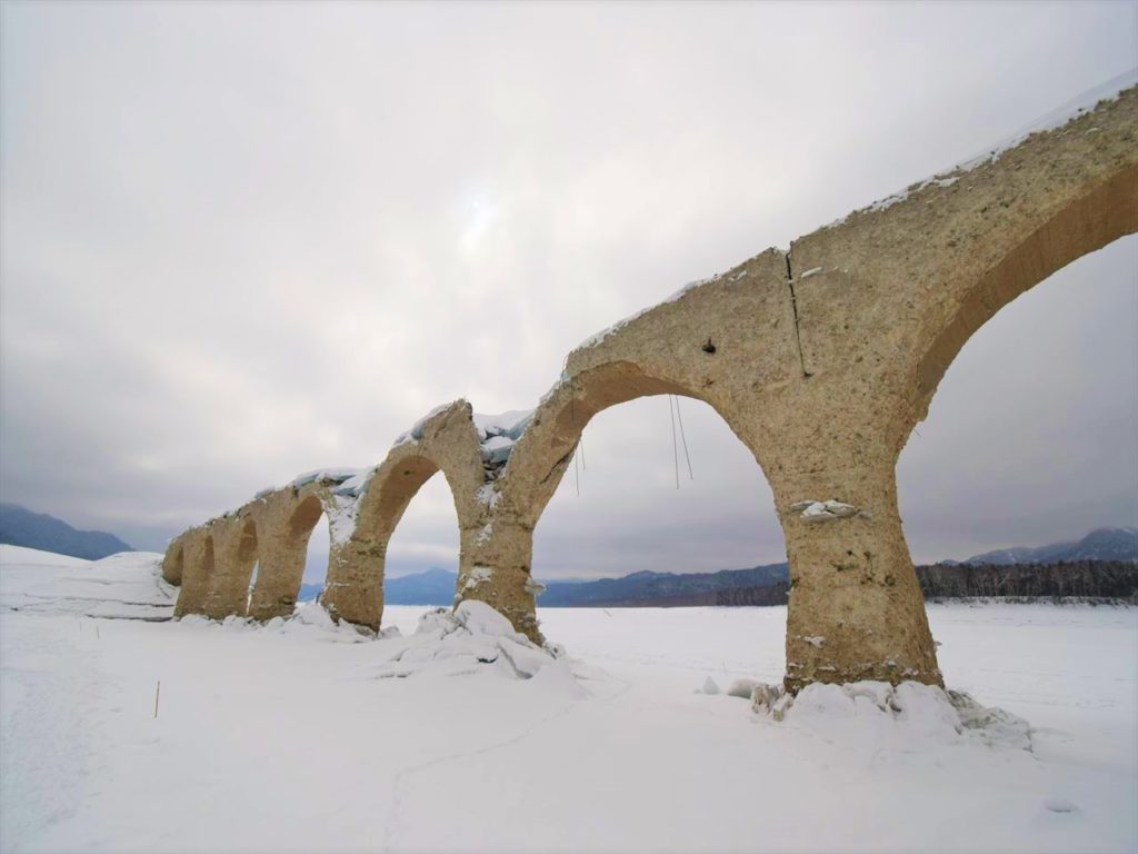 旧士幌線冬のタウシュベツ川橋梁