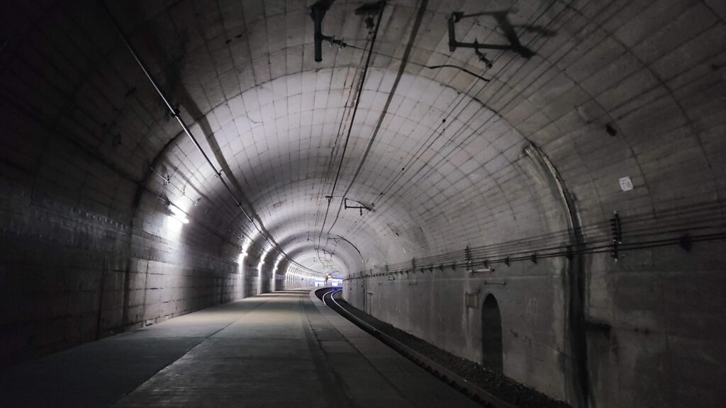 トンネル駅の湯檜曽