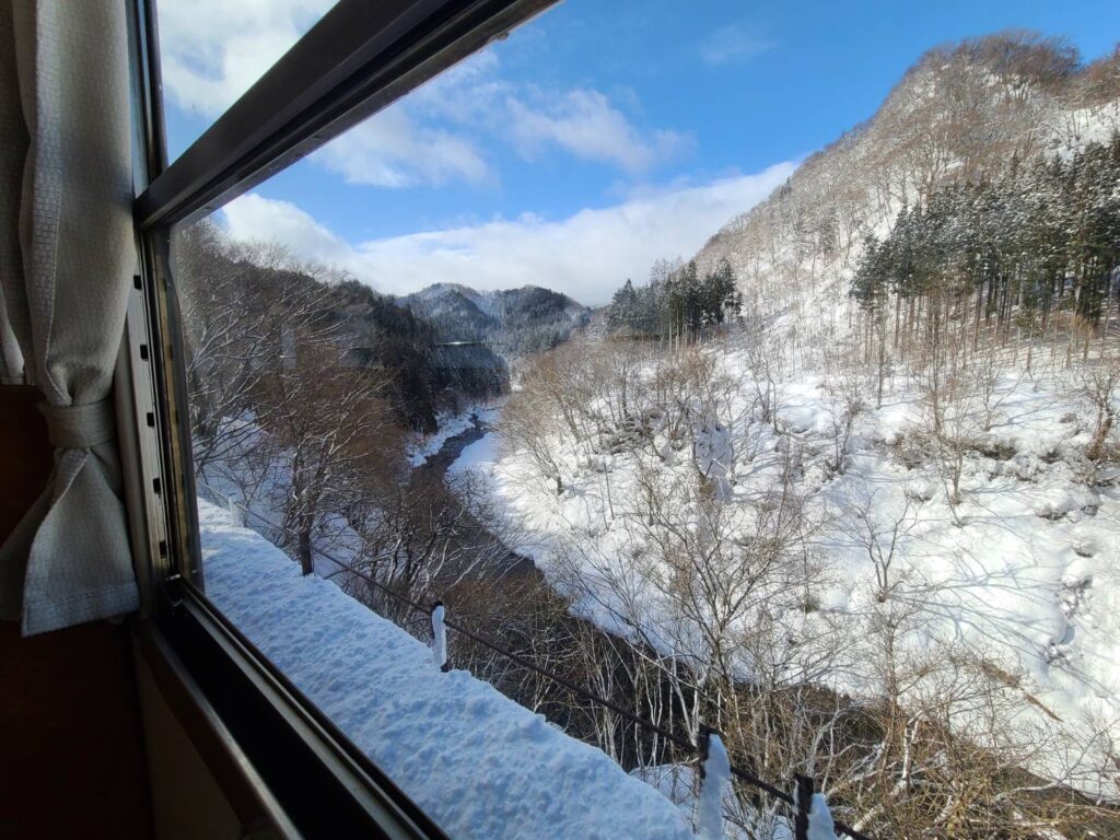 秋田内陸縦貫鉄道からの阿仁川の車窓