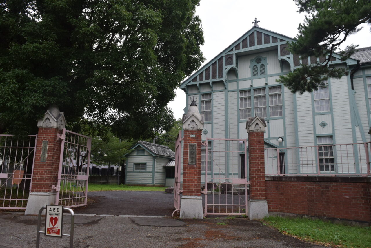 群馬大学工学部同窓記念会館（旧桐生高等染織学校本館・講堂）