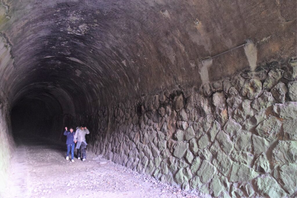 長尾山第1トンネル内部