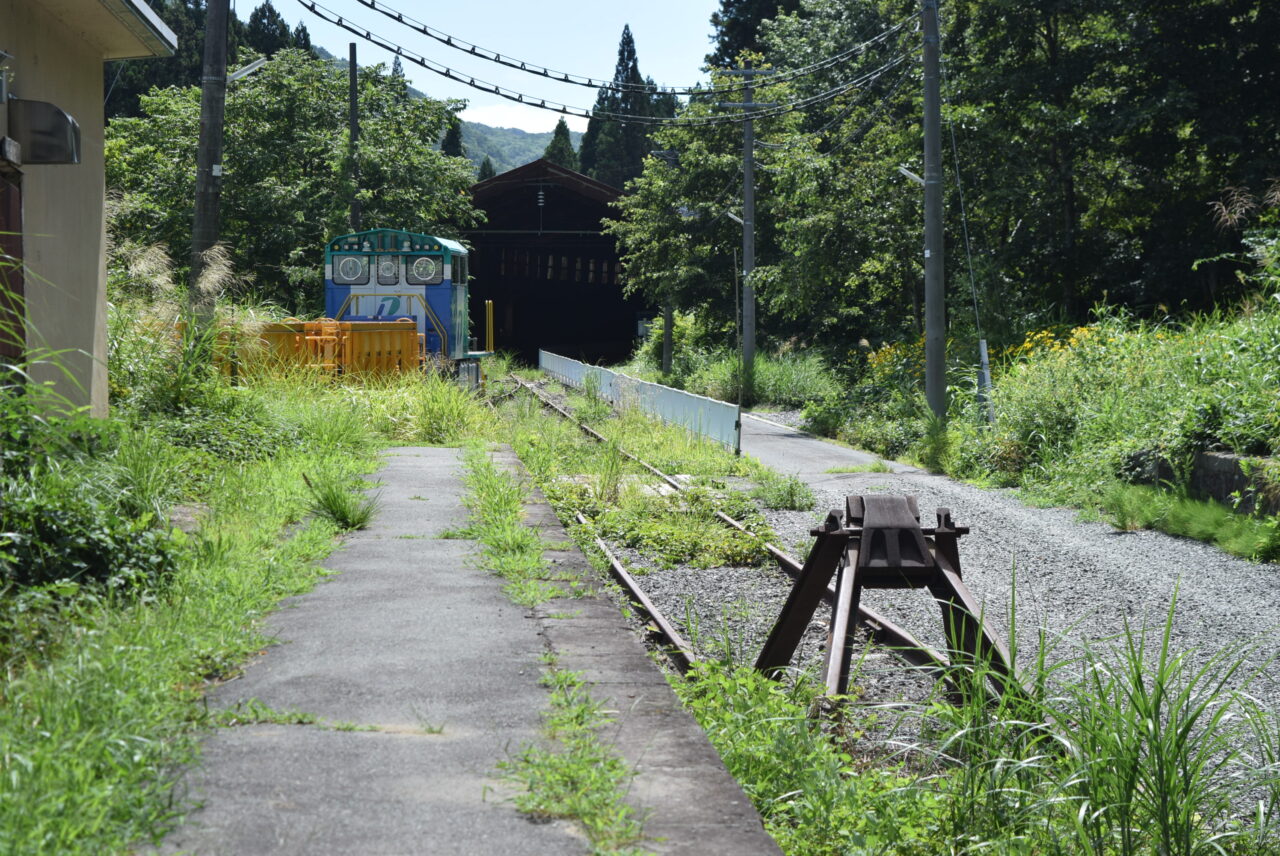 旧大沢駅のホーム