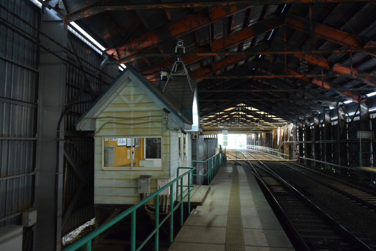 大沢駅の待合室