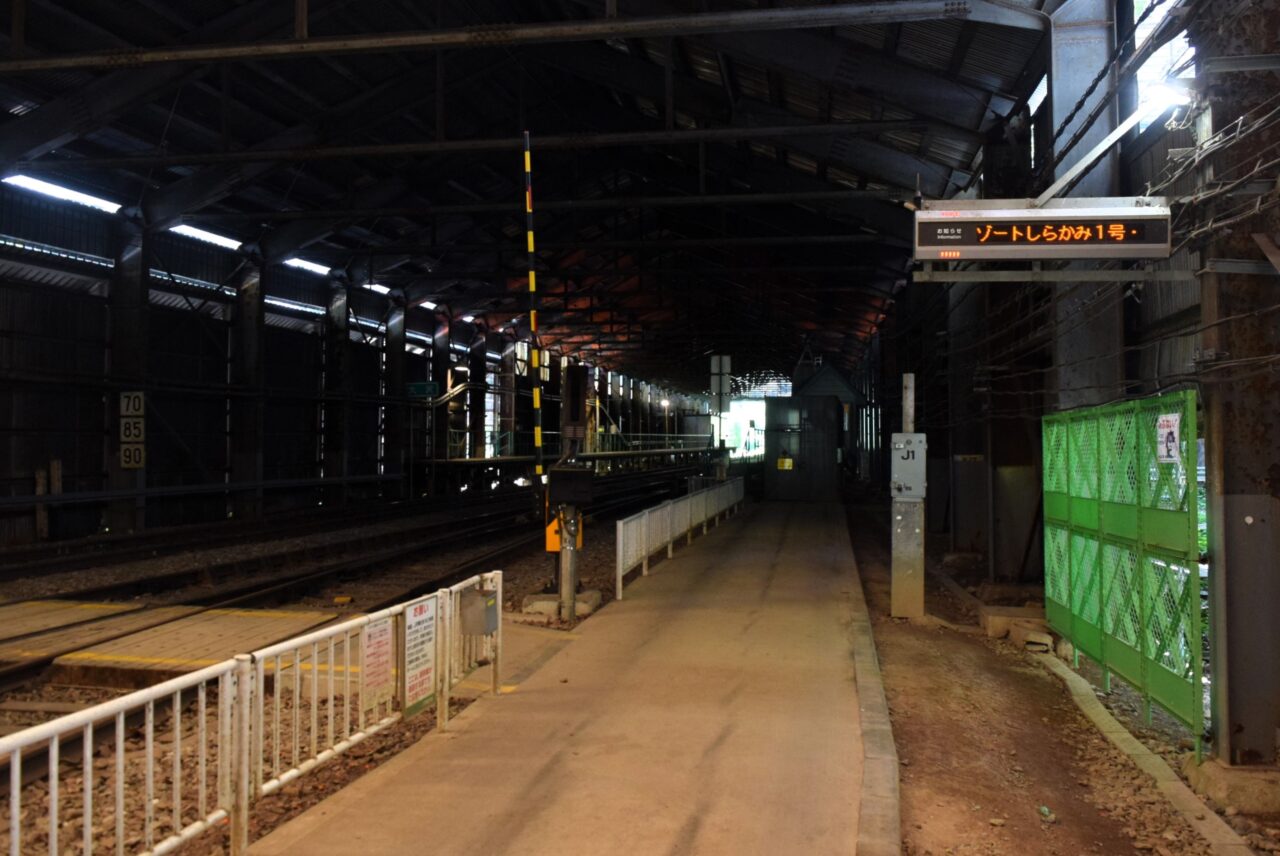 大沢駅の構内踏切