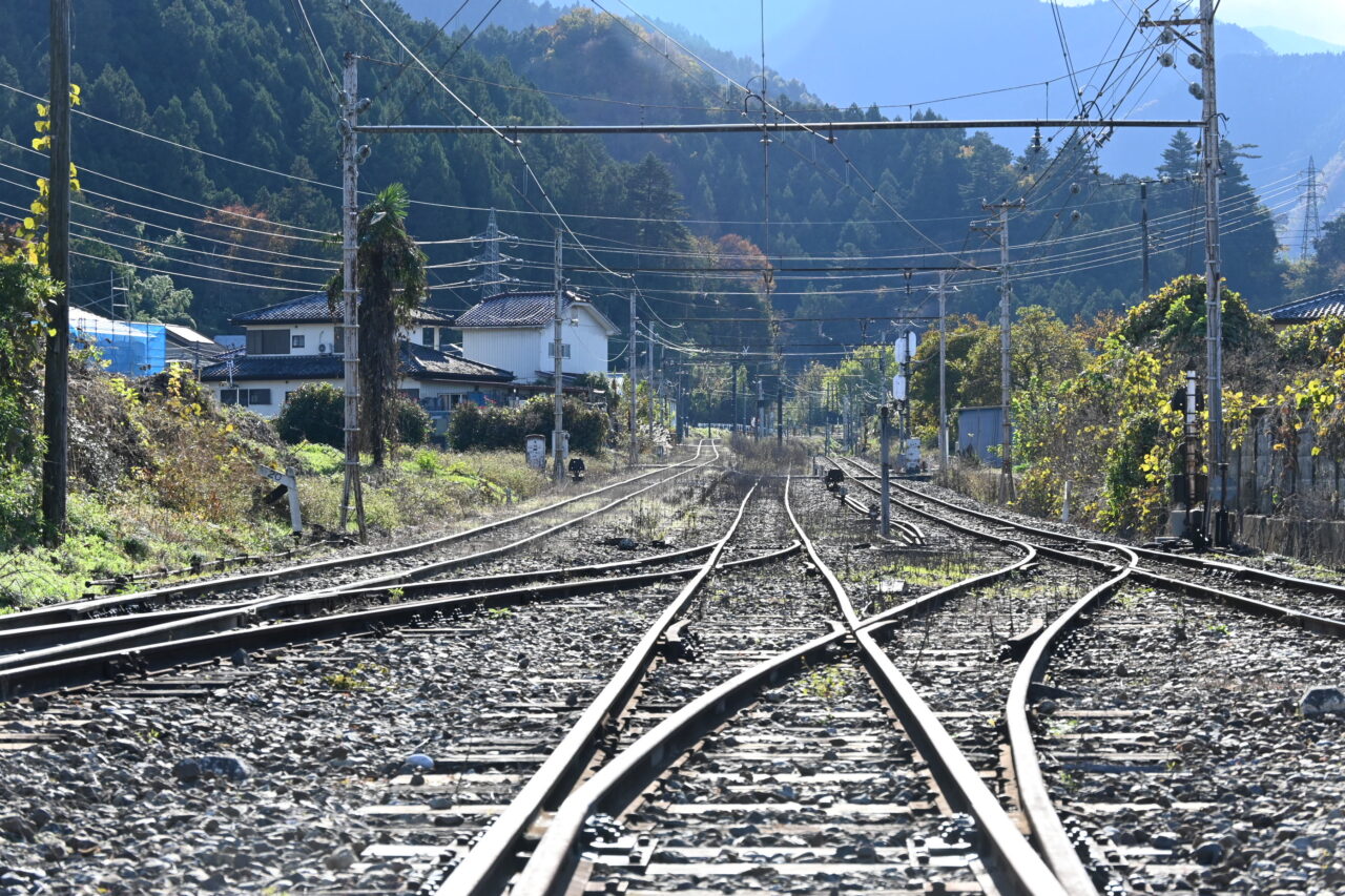 影森駅から三峰口駅方面の眺め