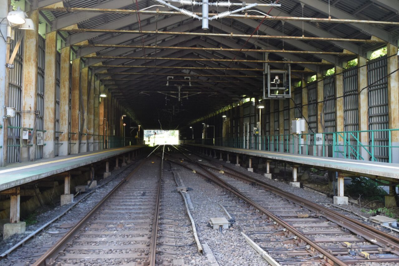 板谷駅のホーム