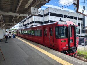 久留米駅にやってきたキハ185系あそ
